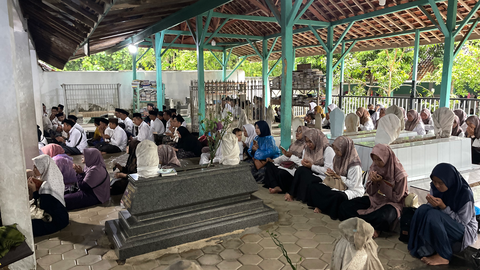 >Ziaroh Makam Batu Ampar